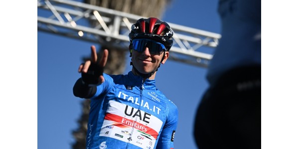 Tadej Pogačar gana la doble regata marítima